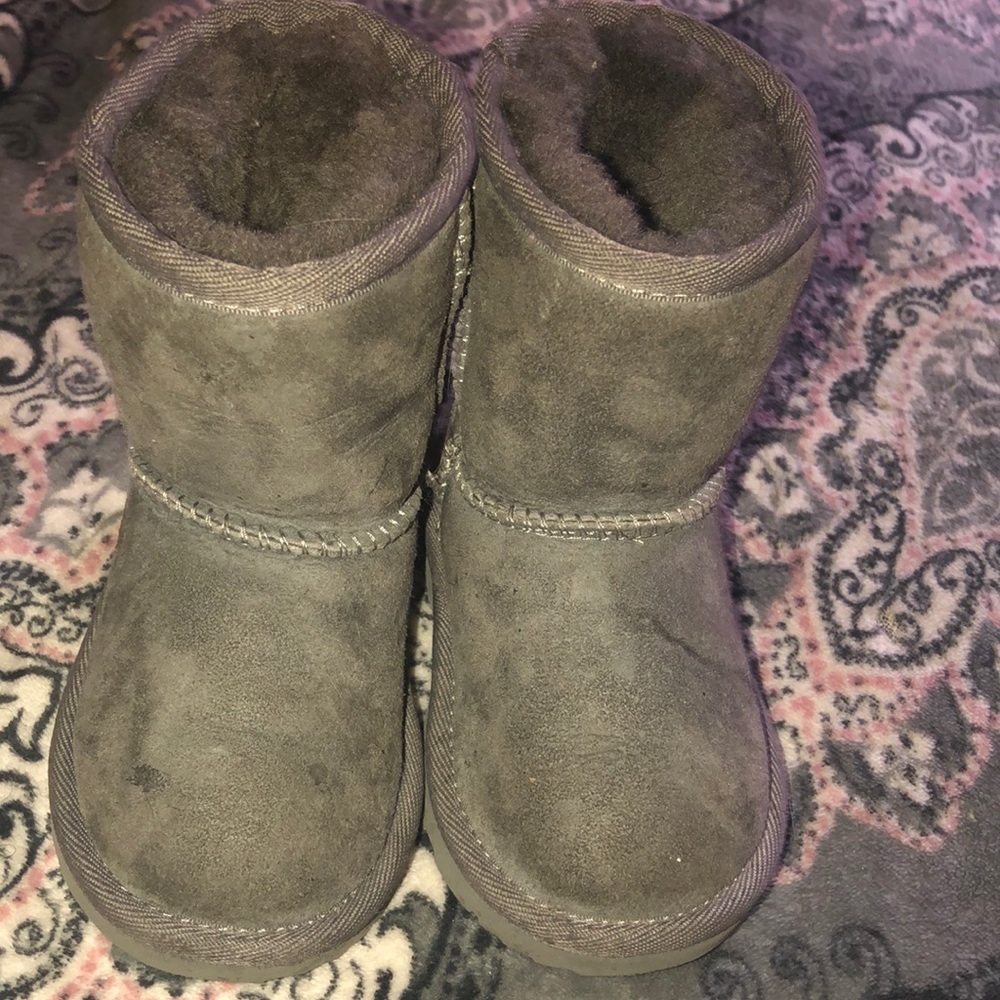 Uggs - Picture 2 of 5